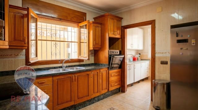 11 slaapkamer Villa te koop in Rincón de la Victoria met zwembad garage - € 749.000 (Ref: 9462477)