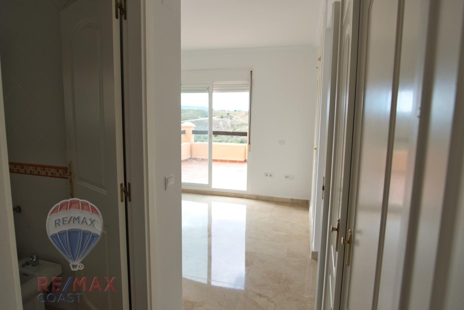 3 bedroom Semi-detached Villa for sale in Mijas Golf with pool garage - € 445,000 (Ref: 9462478)