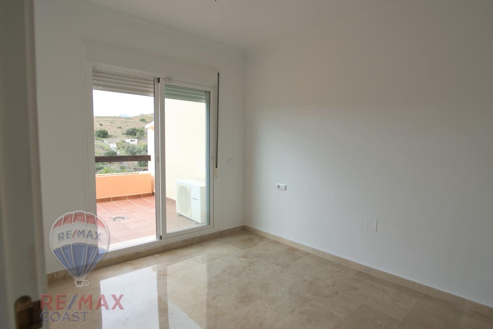 3 sypialnia Dom blizniak na sprzedaż w Mijas Golf z basenem garażem - 414 900 € (Ref: 9462478)