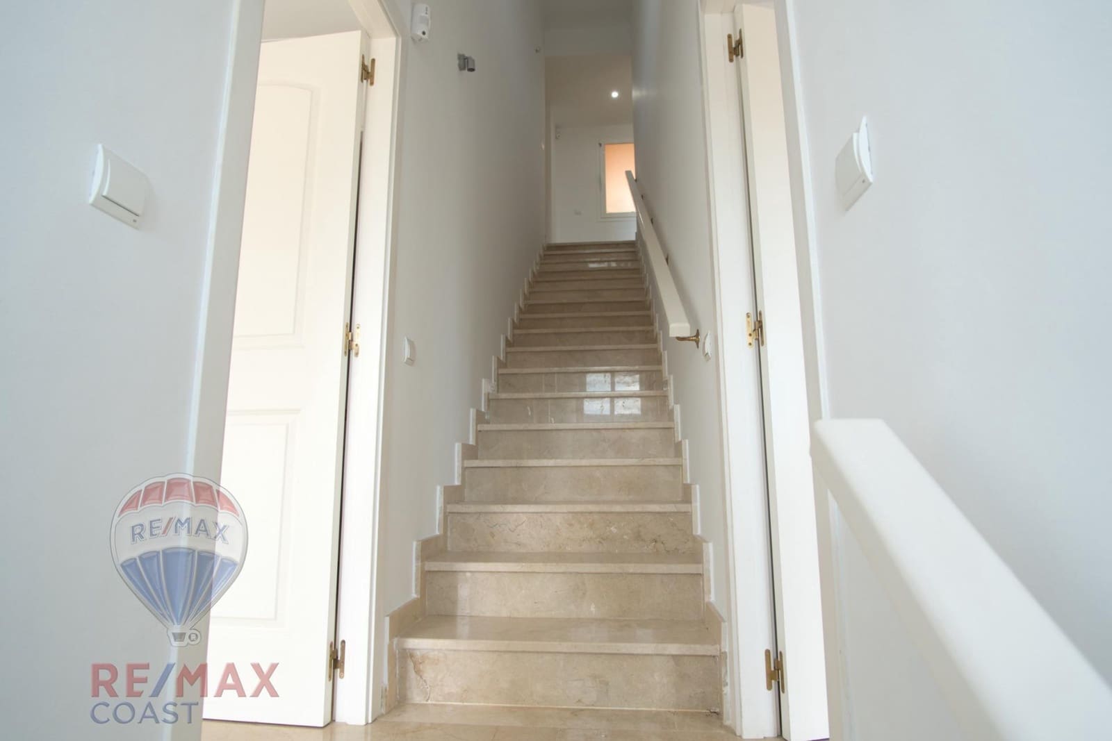 3 sypialnia Dom blizniak na sprzedaż w Mijas Golf z basenem garażem - 414 900 € (Ref: 9462478)