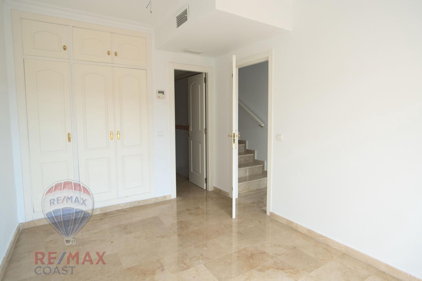3 sypialnia Dom blizniak na sprzedaż w Mijas Golf z basenem garażem - 414 900 € (Ref: 9462478)