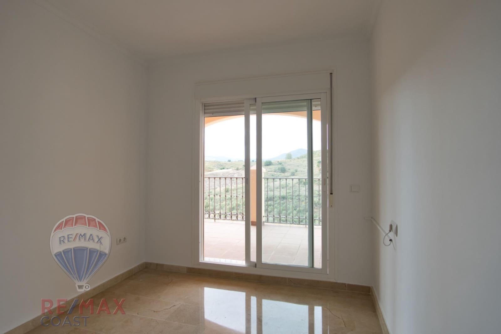 3 sypialnia Dom blizniak na sprzedaż w Mijas Golf z basenem garażem - 414 900 € (Ref: 9462478)