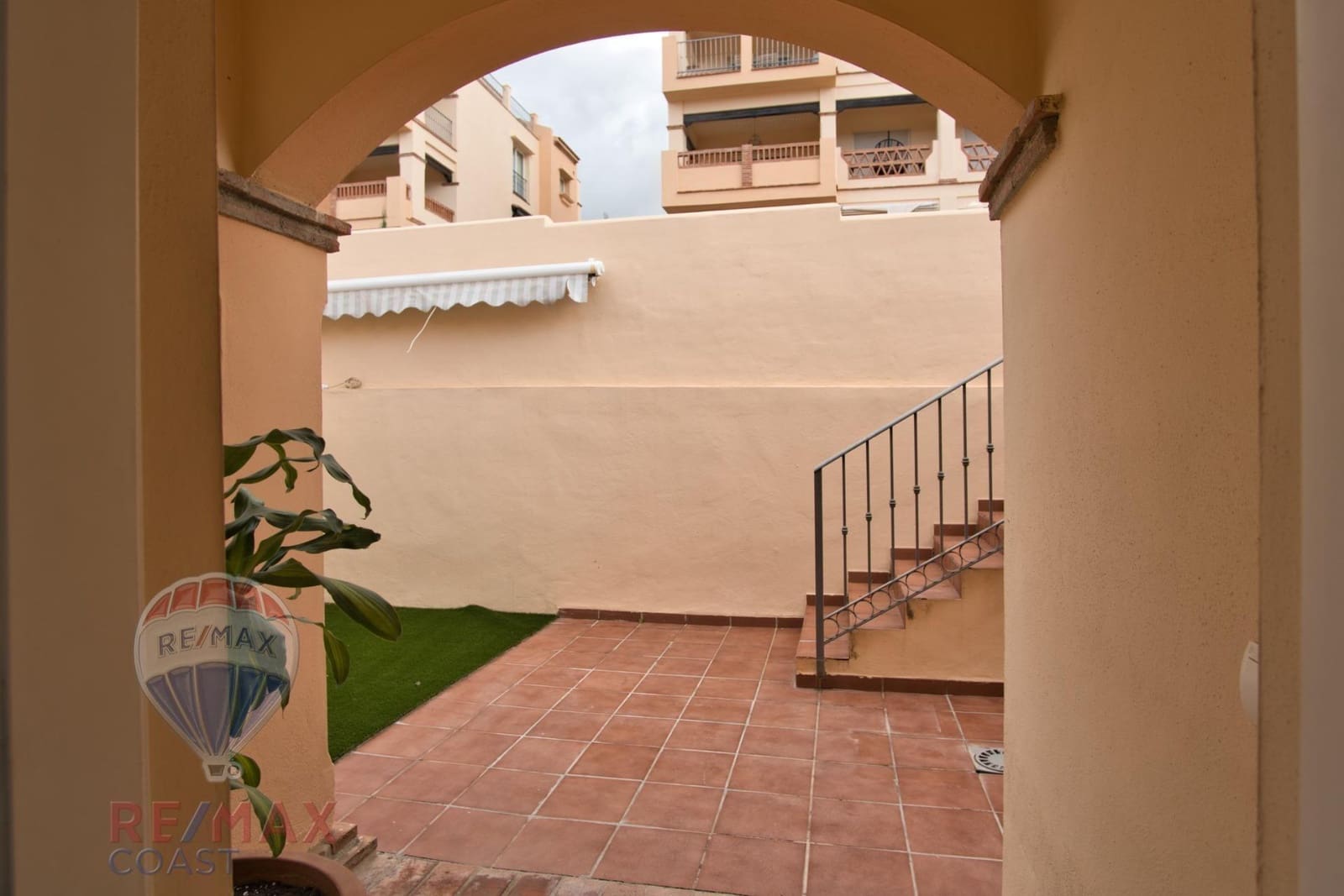 3 sypialnia Dom blizniak na sprzedaż w Mijas Golf z basenem garażem - 414 900 € (Ref: 9462478)