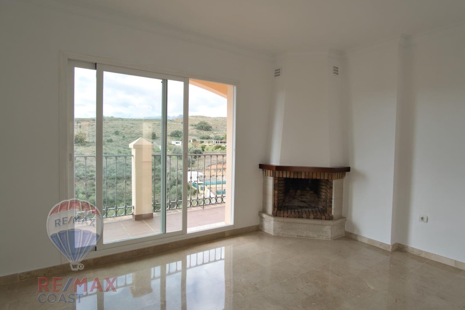 3 sypialnia Dom blizniak na sprzedaż w Mijas Golf z basenem garażem - 414 900 € (Ref: 9462478)