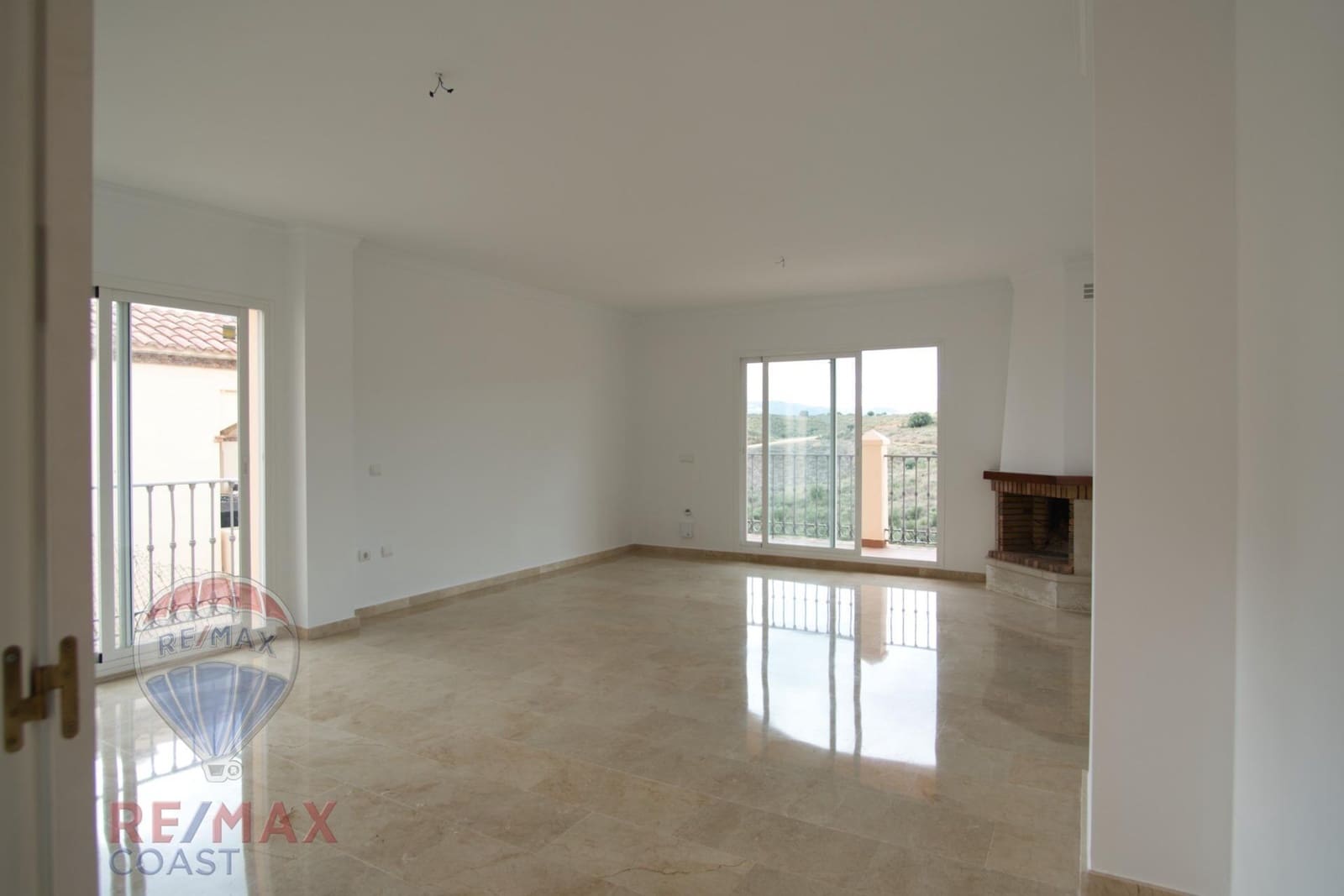 3 sypialnia Dom blizniak na sprzedaż w Mijas Golf z basenem garażem - 414 900 € (Ref: 9462478)
