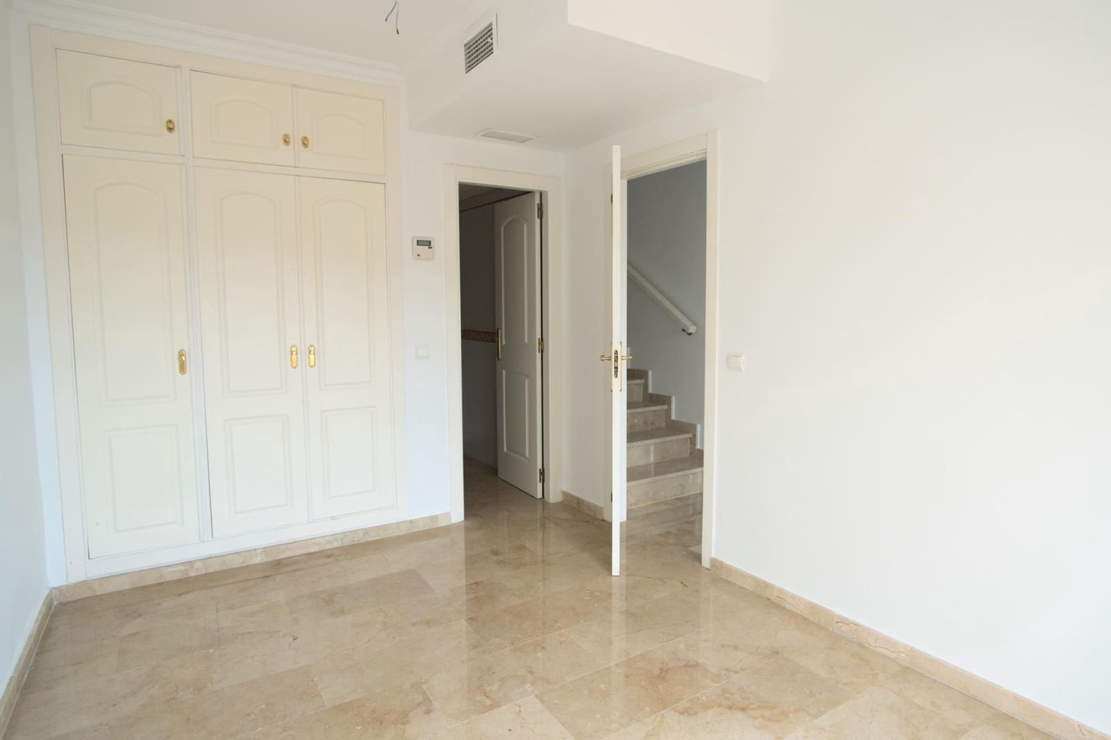 Pareado de 3 habitaciones en Mijas Golf en venta con piscina garaje - 445.000 € (Ref: 9462479)