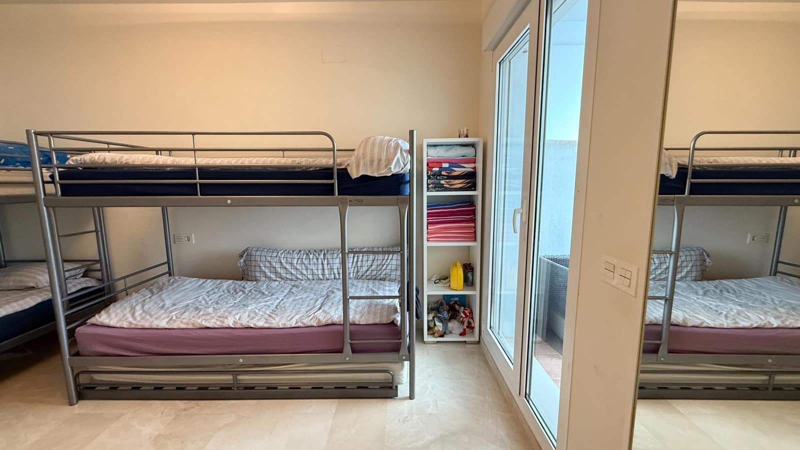 4 soverom Leilighet til salgs i Estepona med svømmebasseng garasje - € 325 000 (Ref: 9495413)