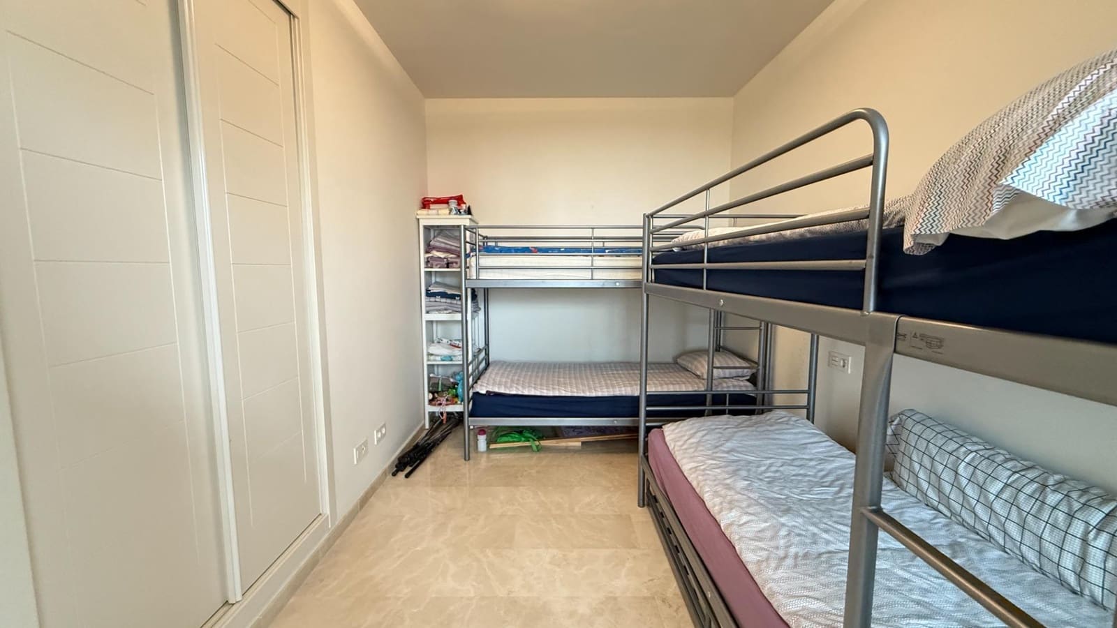 4 chambre Appartement à vendre à Estepona avec piscine garage - 325 000 € (Ref: 9495413)