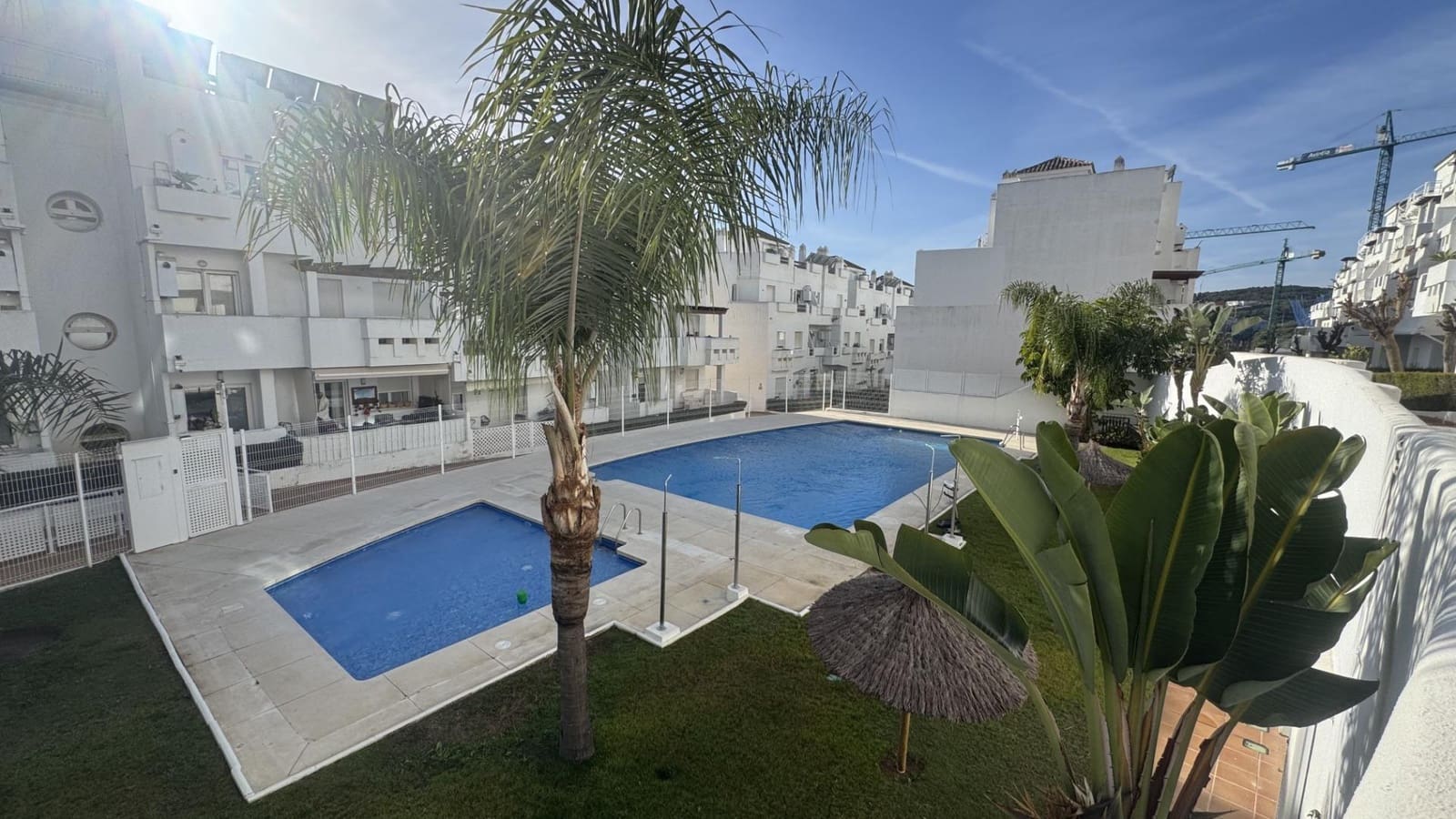 4 chambre Appartement à vendre à Estepona avec piscine garage - 325 000 € (Ref: 9495413)