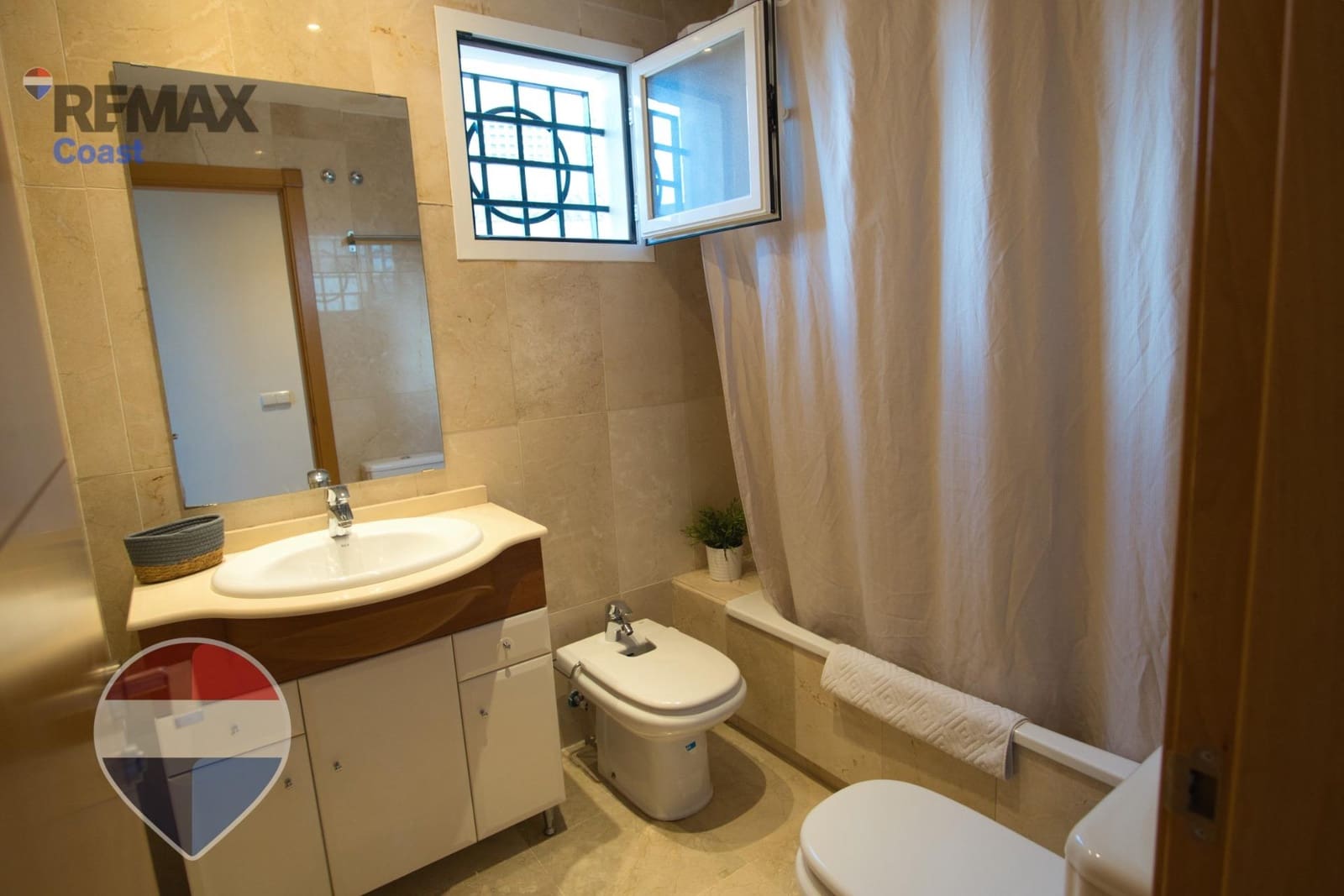 2 slaapkamer Flat te koop in Benalmadena met zwembad - € 325.000 (Ref: 9513525)