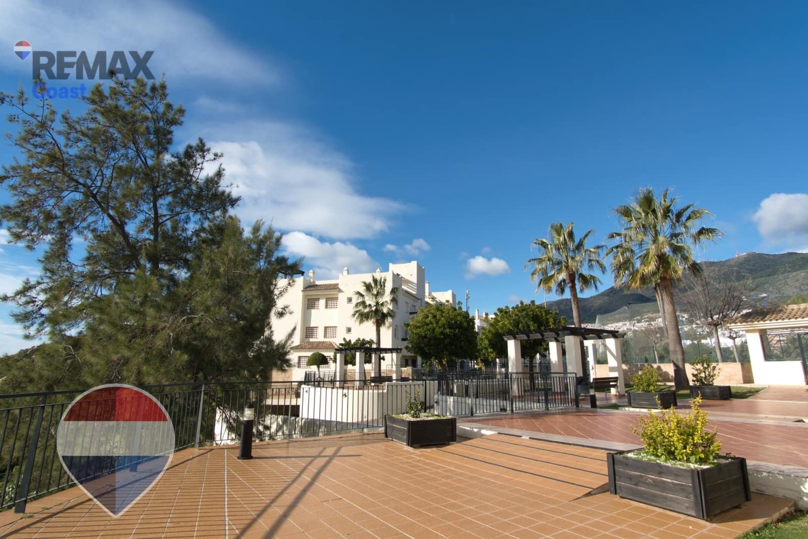 2 slaapkamer Flat te koop in Benalmadena met zwembad - € 325.000 (Ref: 9513525)