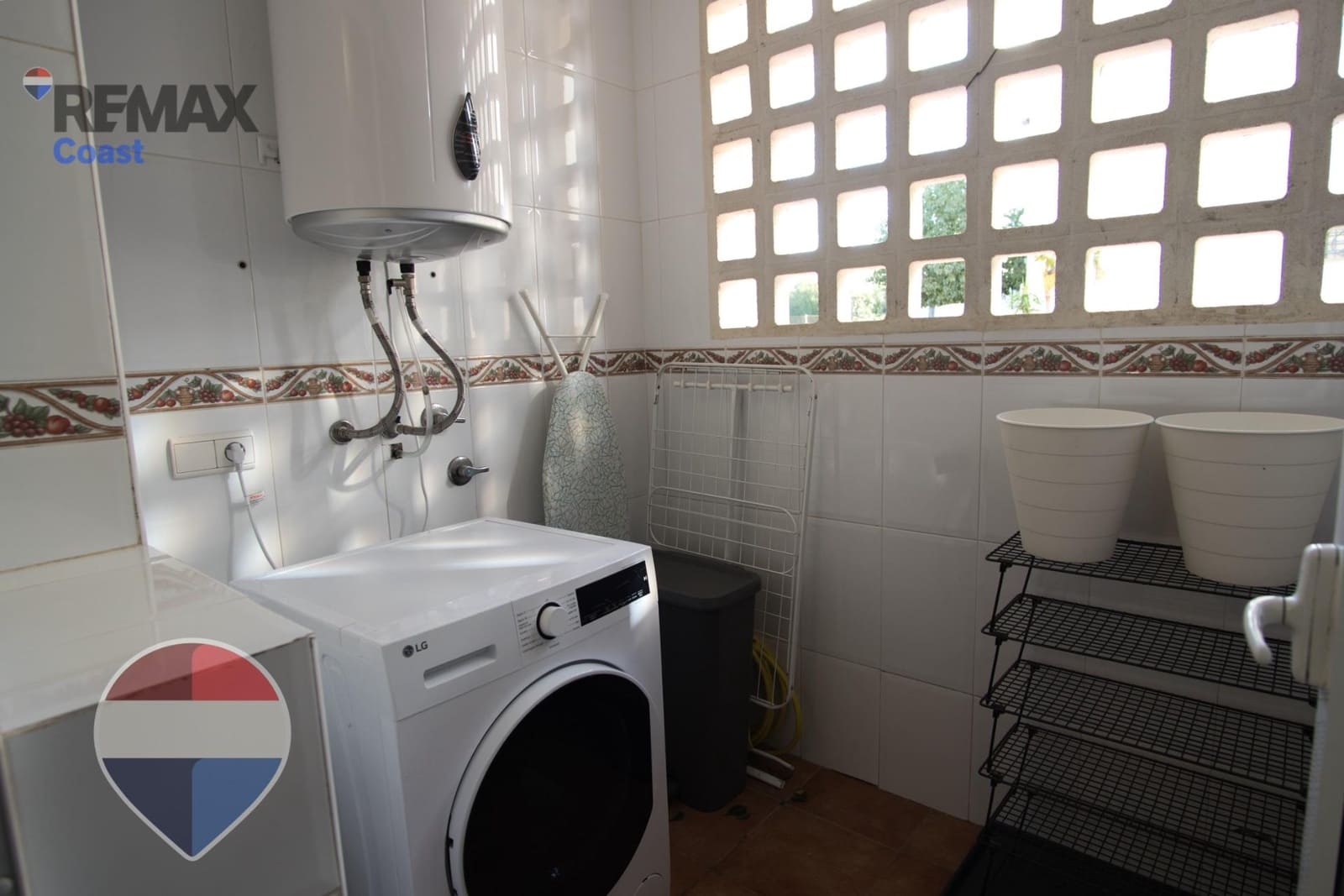 2 bedroom Flat for sale in Benalmadena with pool garage - € 325,000 (Ref: 9513525)