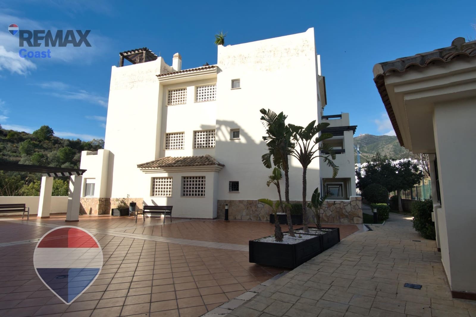 2 bedroom Flat for sale in Benalmadena with pool garage - € 325,000 (Ref: 9513525)