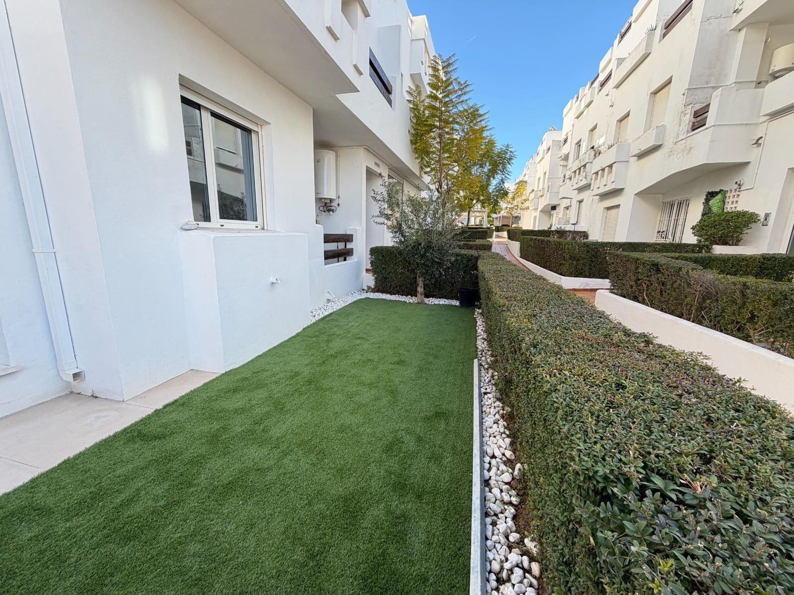 3 sypialnia Apartament na sprzedaż w Estepona z basenem garażem - 325 000 € (Ref: 9541559)