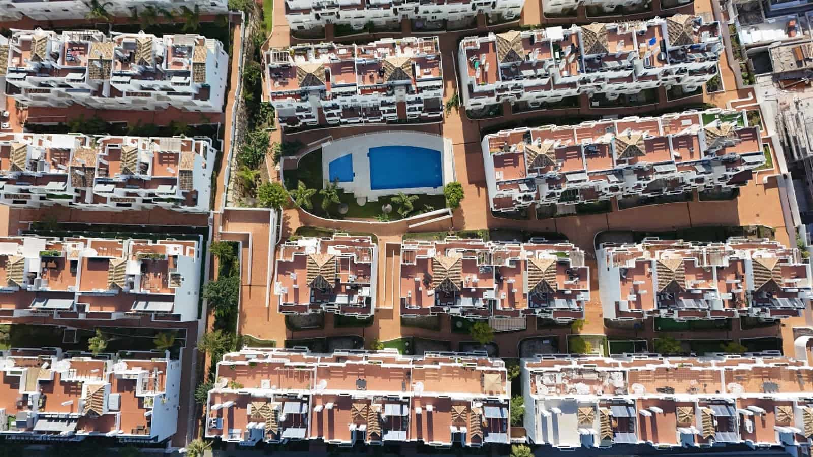 3 sypialnia Apartament na sprzedaż w Estepona z basenem garażem - 325 000 € (Ref: 9541559)