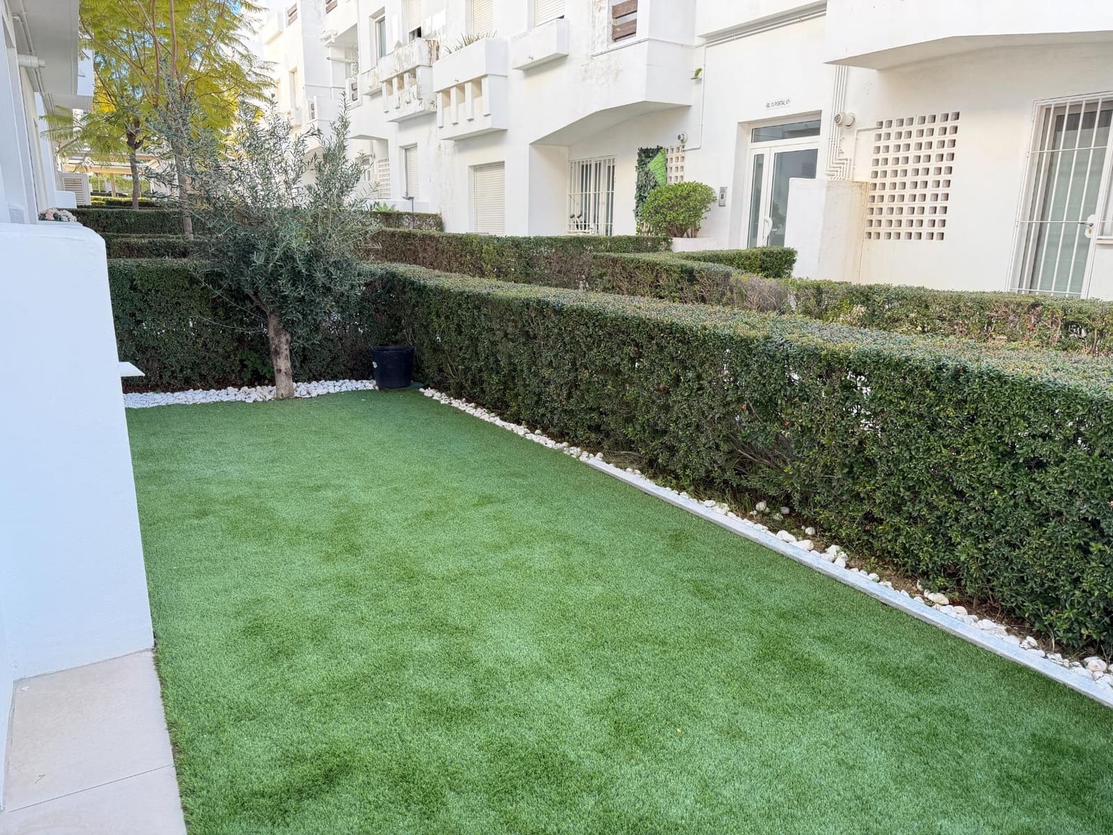 3 sypialnia Apartament na sprzedaż w Estepona z basenem garażem - 325 000 € (Ref: 9541559)