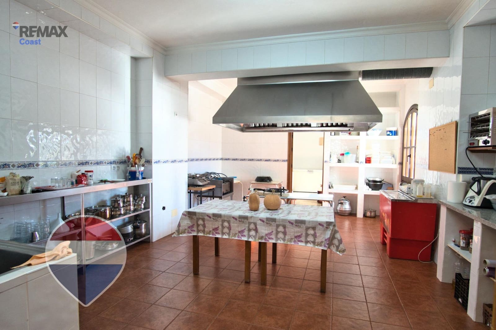 8 bedroom Villa for sale in Yunquera - € 786,000 (Ref: 9543794)