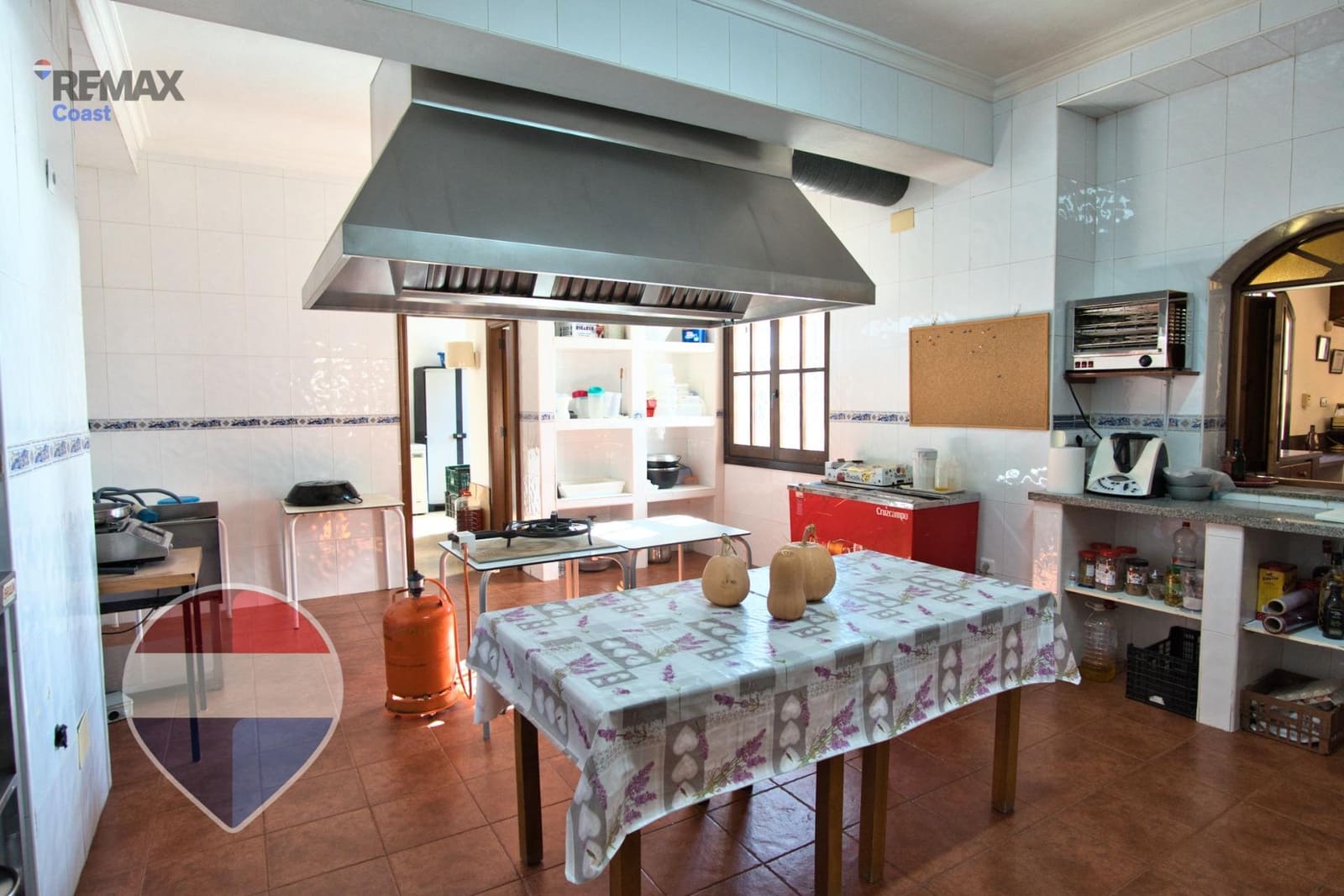 8 bedroom Villa for sale in Yunquera - € 786,000 (Ref: 9543794)
