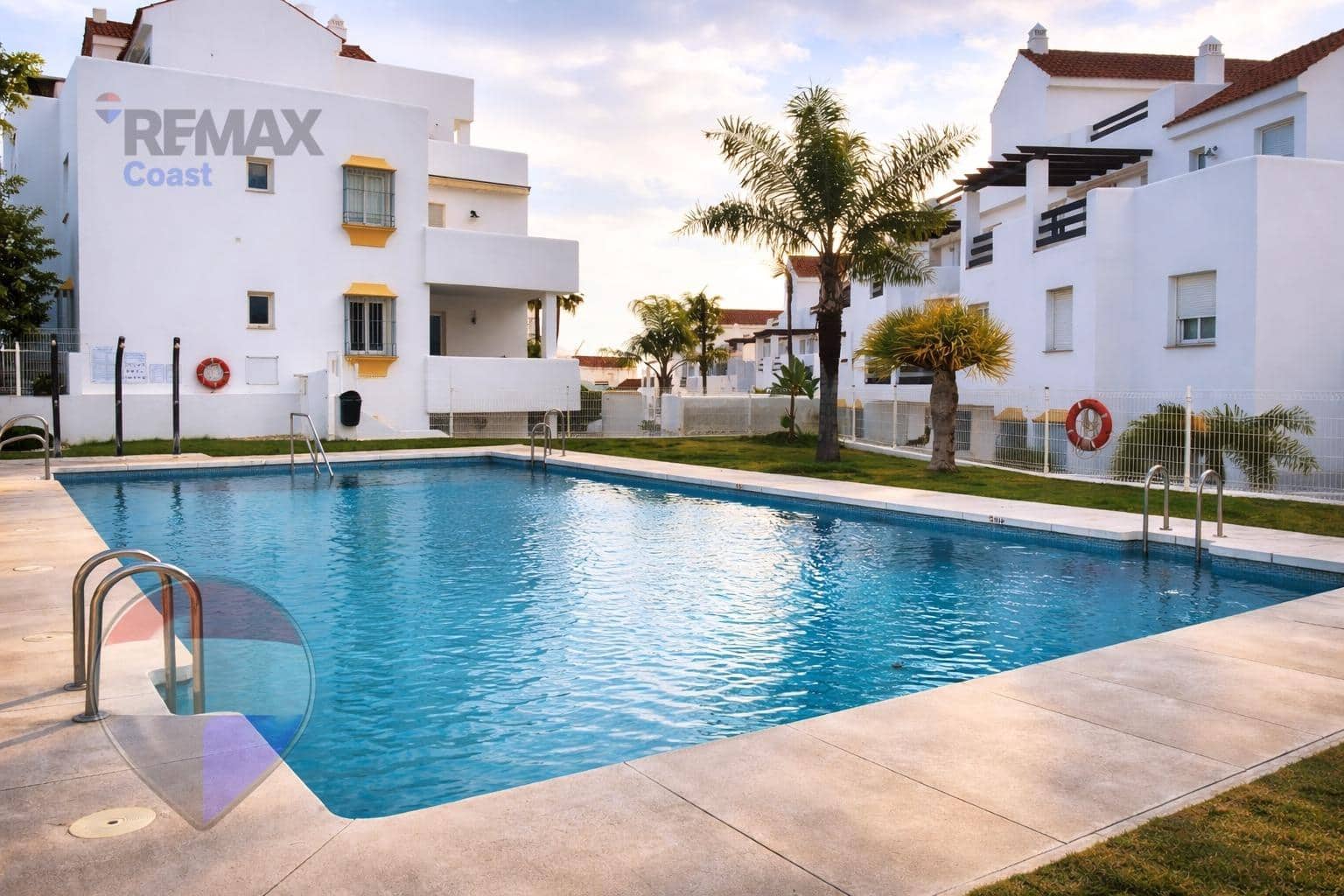2 Zimmer Apartment zu verkaufen in Estepona mit Pool Garage - 235.000 € (Ref: 9556000)