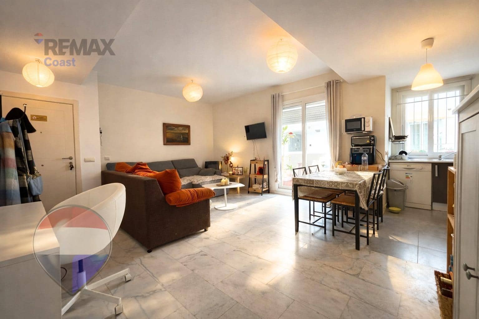 2 Zimmer Apartment zu verkaufen in Estepona mit Pool Garage - 235.000 € (Ref: 9556000)