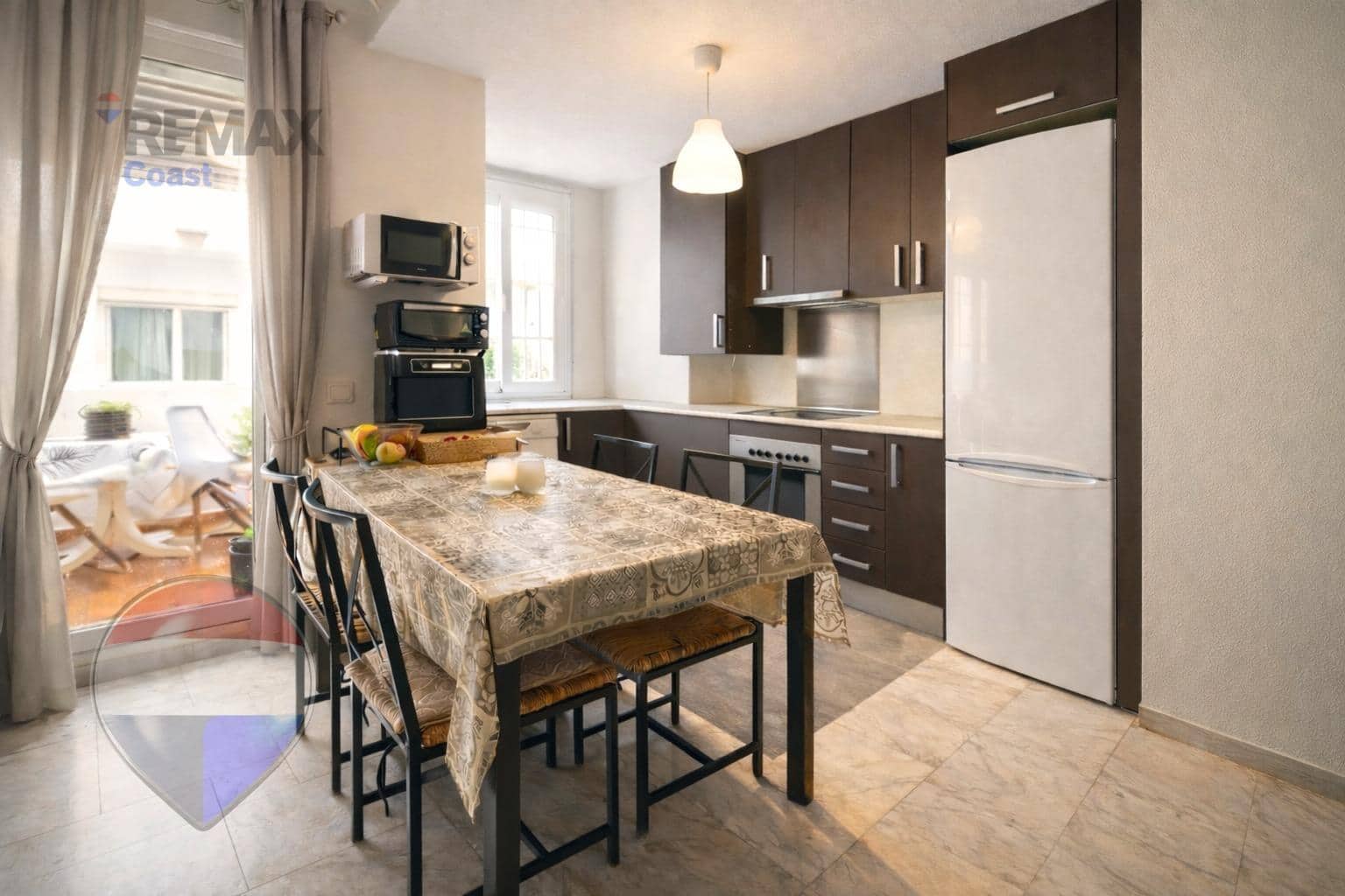 2 Zimmer Apartment zu verkaufen in Estepona mit Pool Garage - 235.000 € (Ref: 9556000)