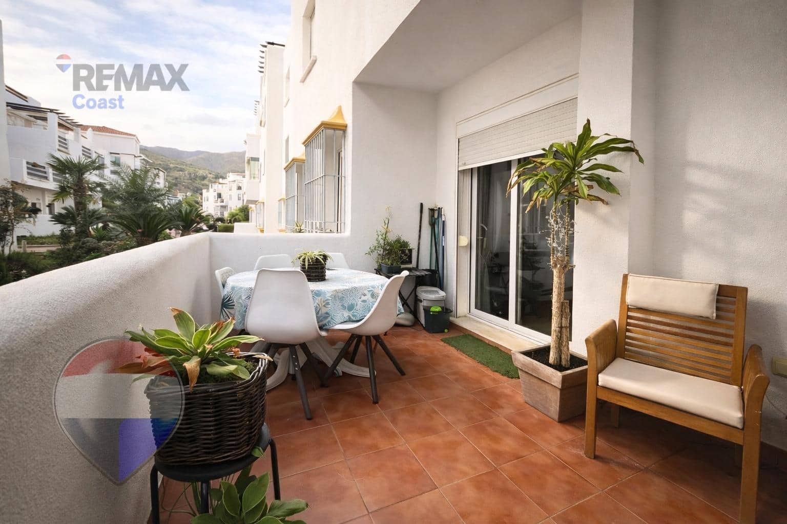 2 Zimmer Apartment zu verkaufen in Estepona mit Pool Garage - 235.000 € (Ref: 9556000)