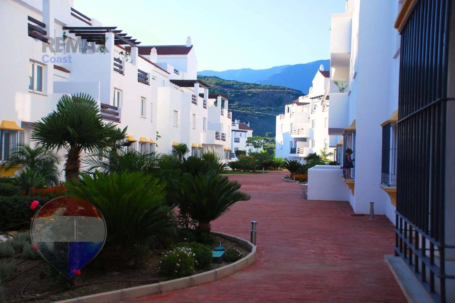 2 Zimmer Apartment zu verkaufen in Estepona mit Pool Garage - 235.000 € (Ref: 9556000)