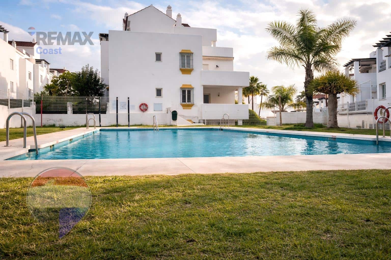 2 Zimmer Apartment zu verkaufen in Estepona mit Pool Garage - 235.000 € (Ref: 9556000)