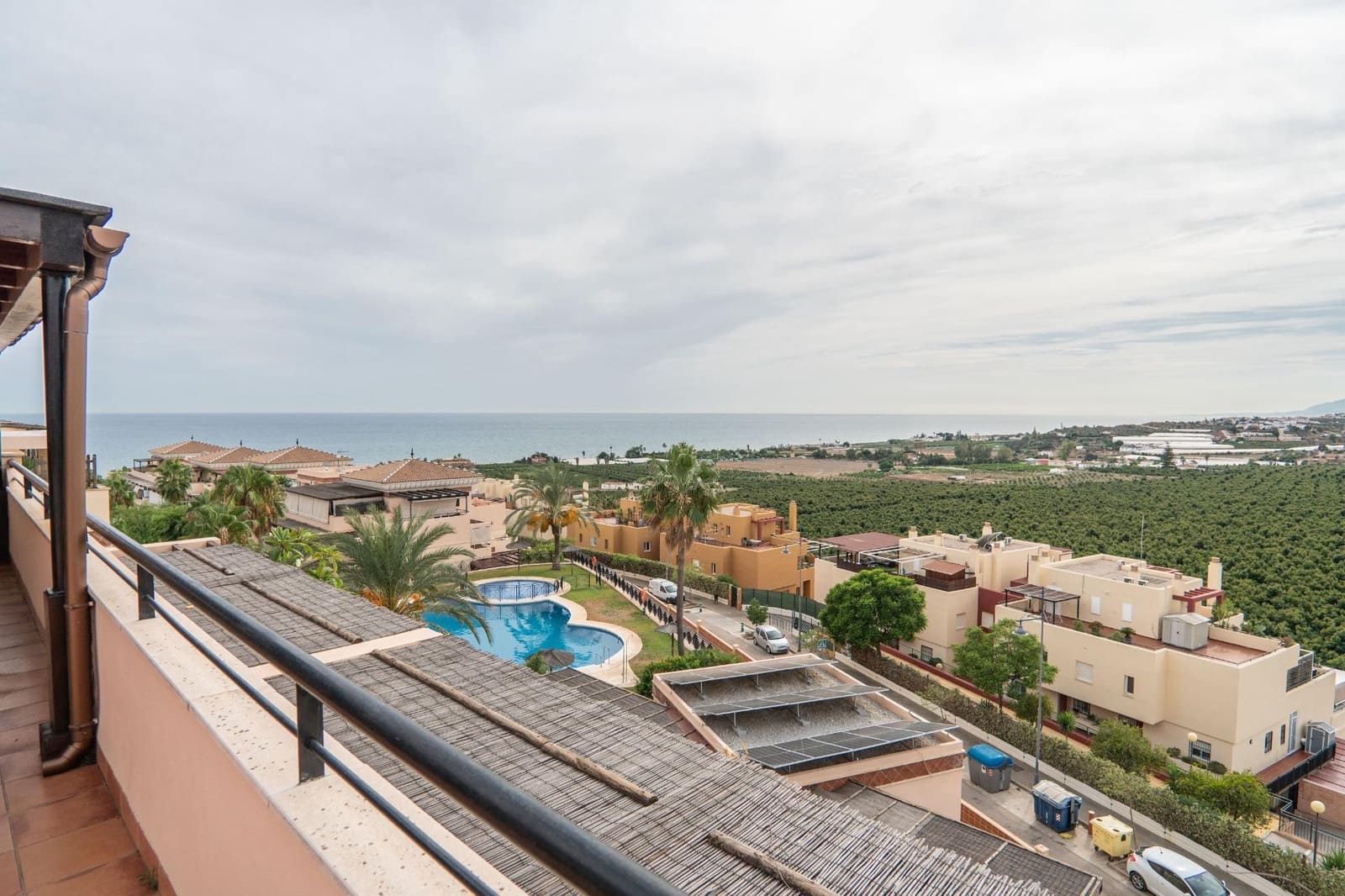 2 soverom Penthouse til leie i Almayate med svømmebasseng garasje - € 950 (Ref: 9591481)