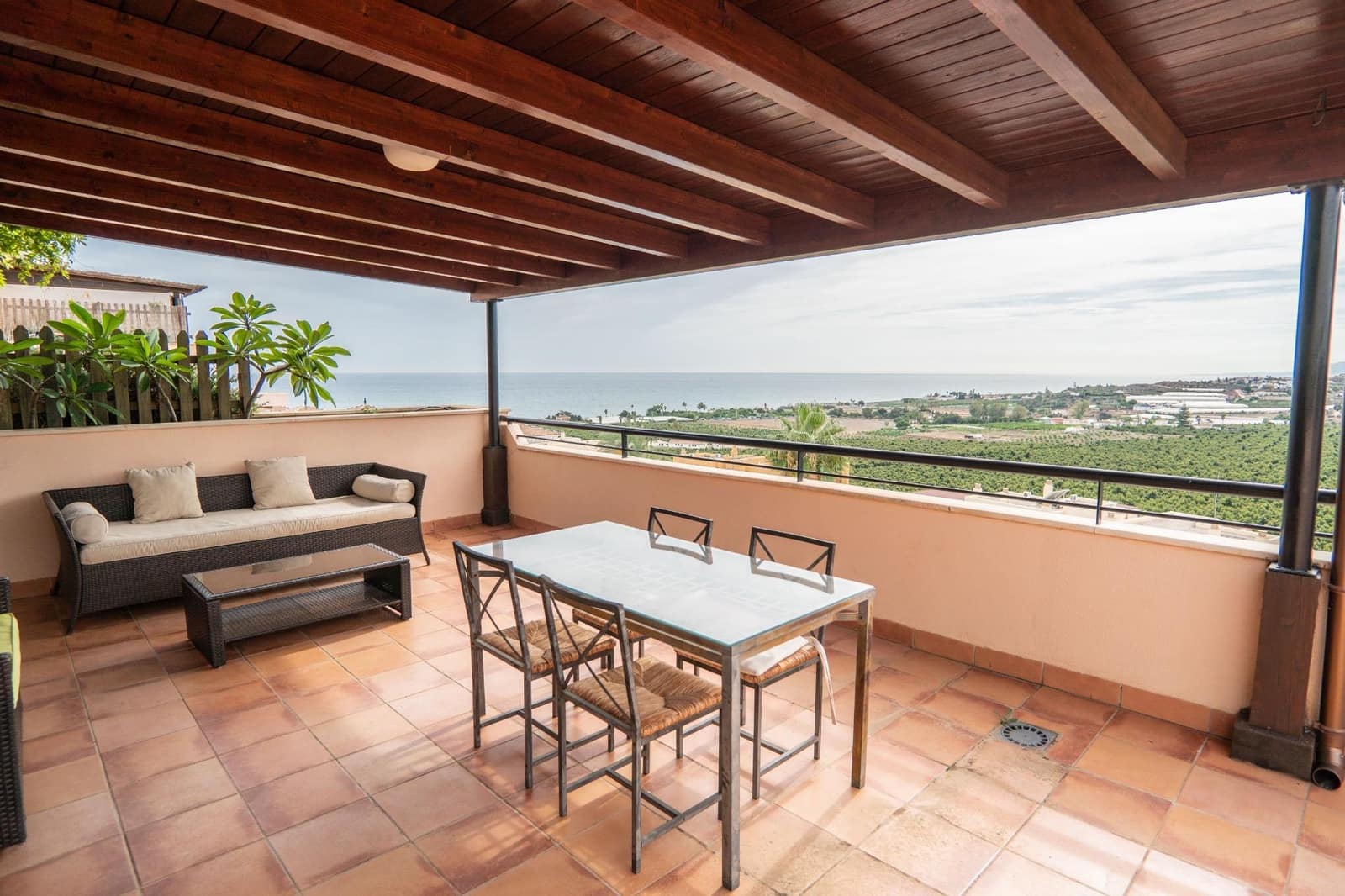 2 soverom Penthouse til leie i Almayate med svømmebasseng garasje - € 950 (Ref: 9591481)