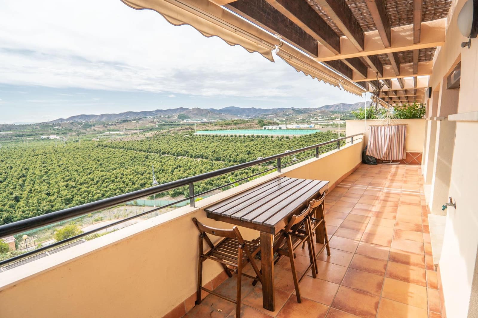 2 soverom Penthouse til leie i Almayate med svømmebasseng garasje - € 950 (Ref: 9591481)