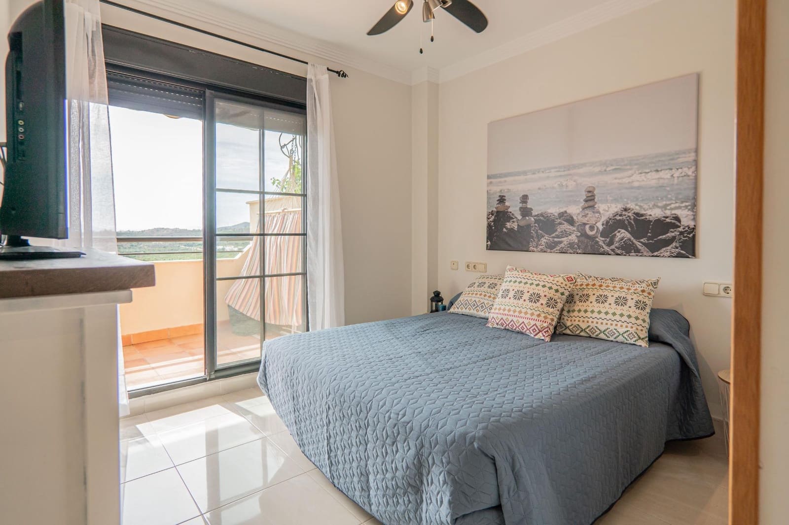 2 soverom Penthouse til leie i Almayate med svømmebasseng garasje - € 950 (Ref: 9591481)