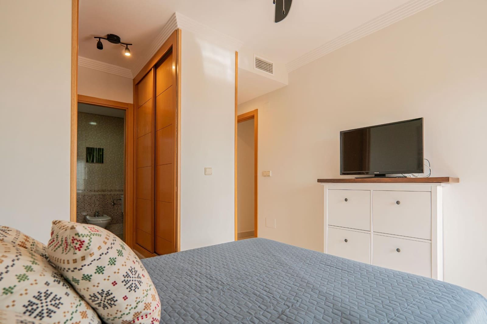 2 soverom Penthouse til leie i Almayate med svømmebasseng garasje - € 950 (Ref: 9591481)