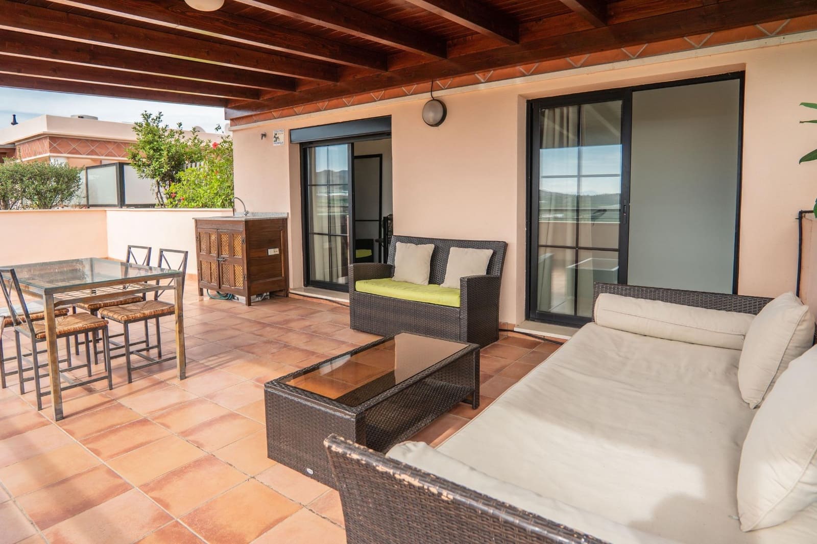 2 soverom Penthouse til leie i Almayate med svømmebasseng garasje - € 950 (Ref: 9591481)