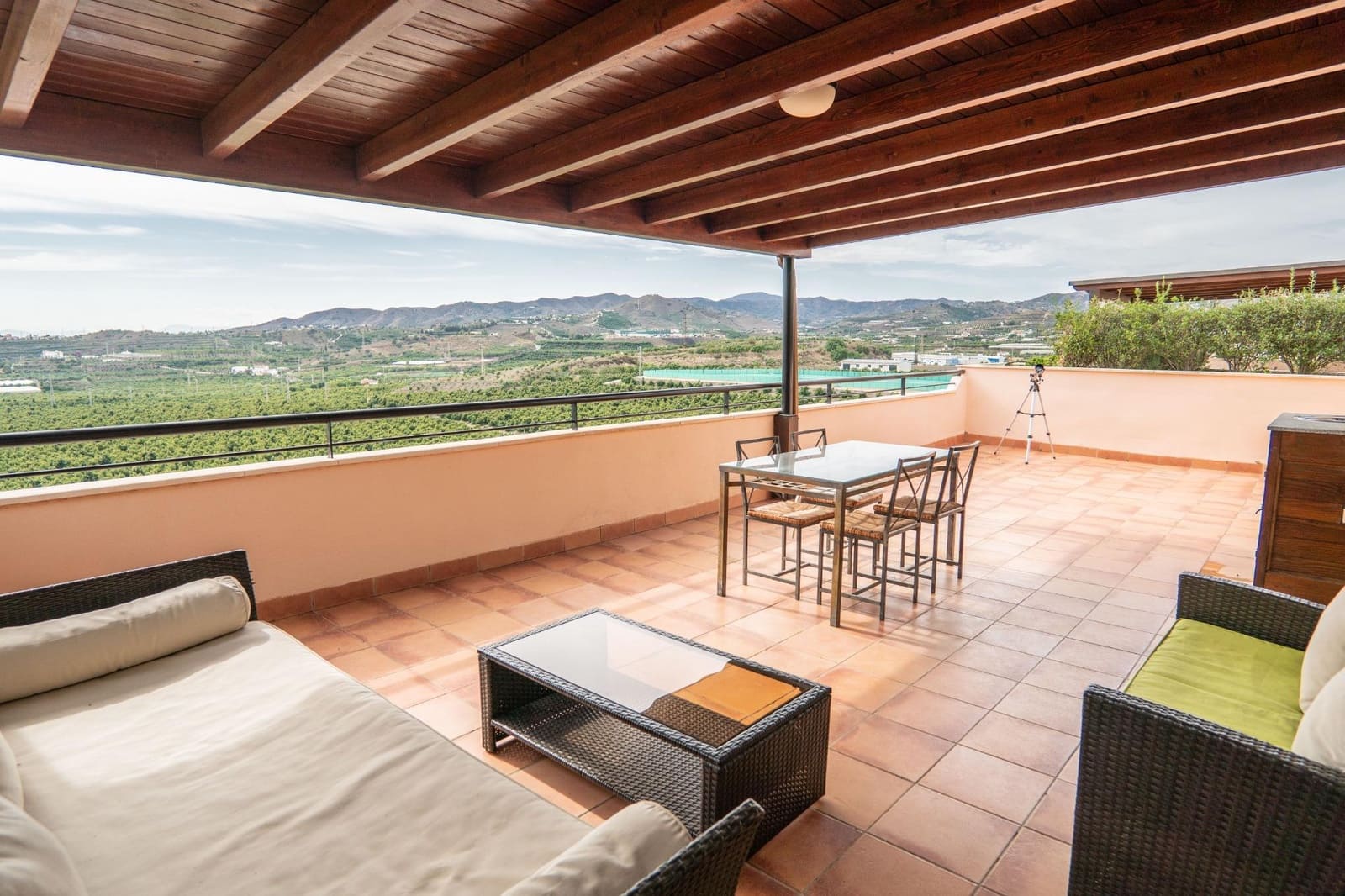 2 soverom Penthouse til leie i Almayate med svømmebasseng garasje - € 950 (Ref: 9591481)