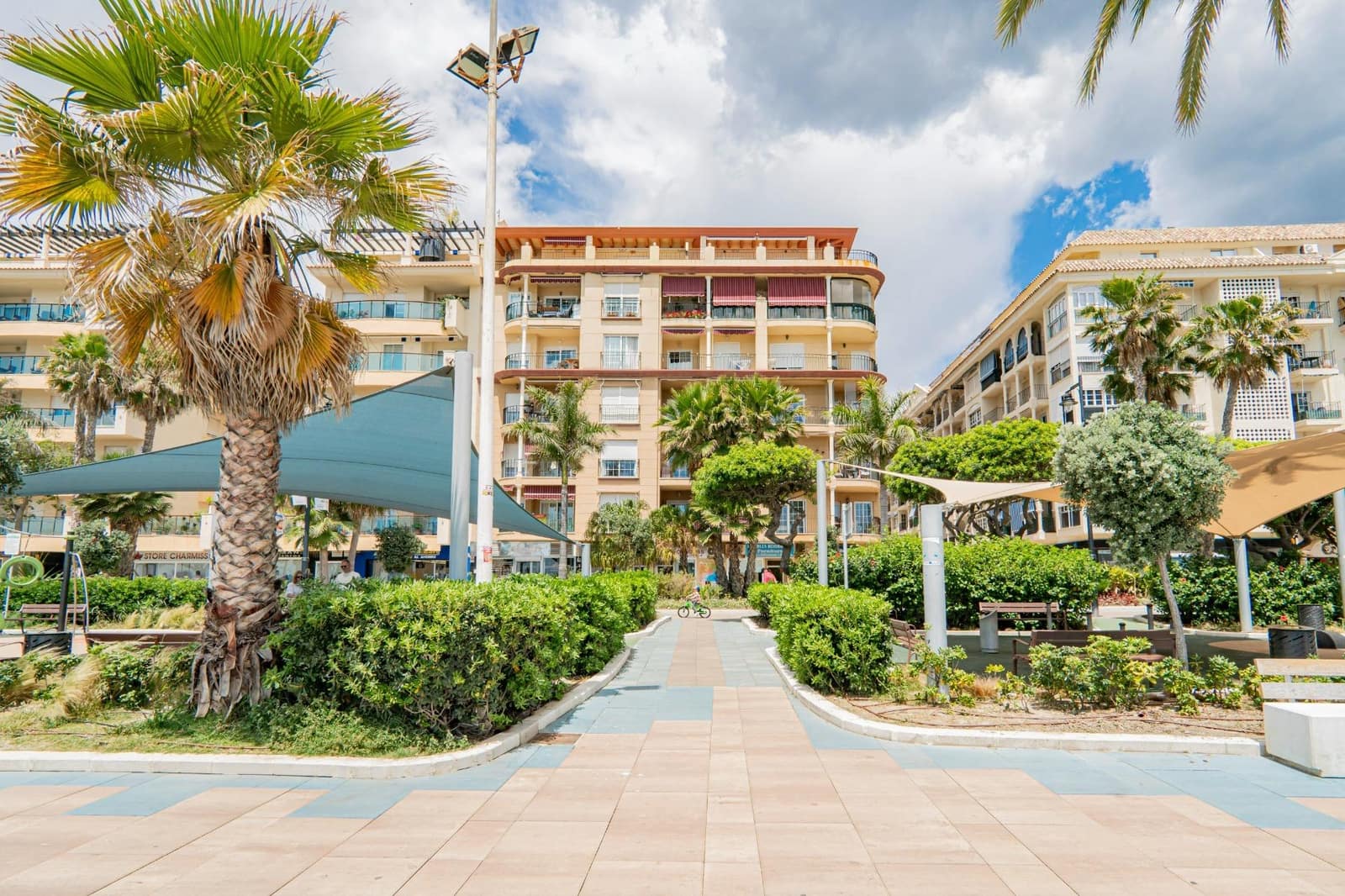 1 bedroom Apartment for rent in Estepona - € 1,350 (Ref: 9596342)