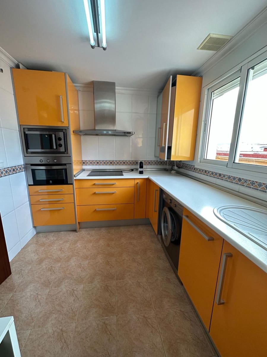 2 soveværelse Penthouse til leje i Malaga by - € 1.250 (Ref: 9625856)