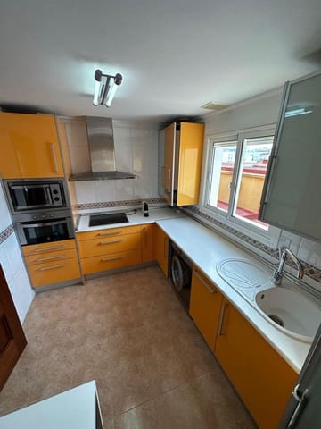 2 soveværelse Penthouse til leje i Málaga by - € 1.250 (Ref: 9625856)