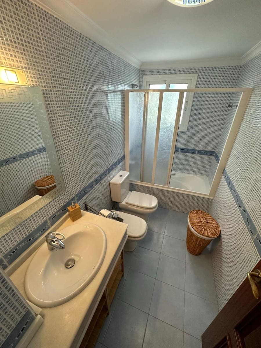 2 soveværelse Penthouse til leje i Malaga by - € 1.250 (Ref: 9625856)