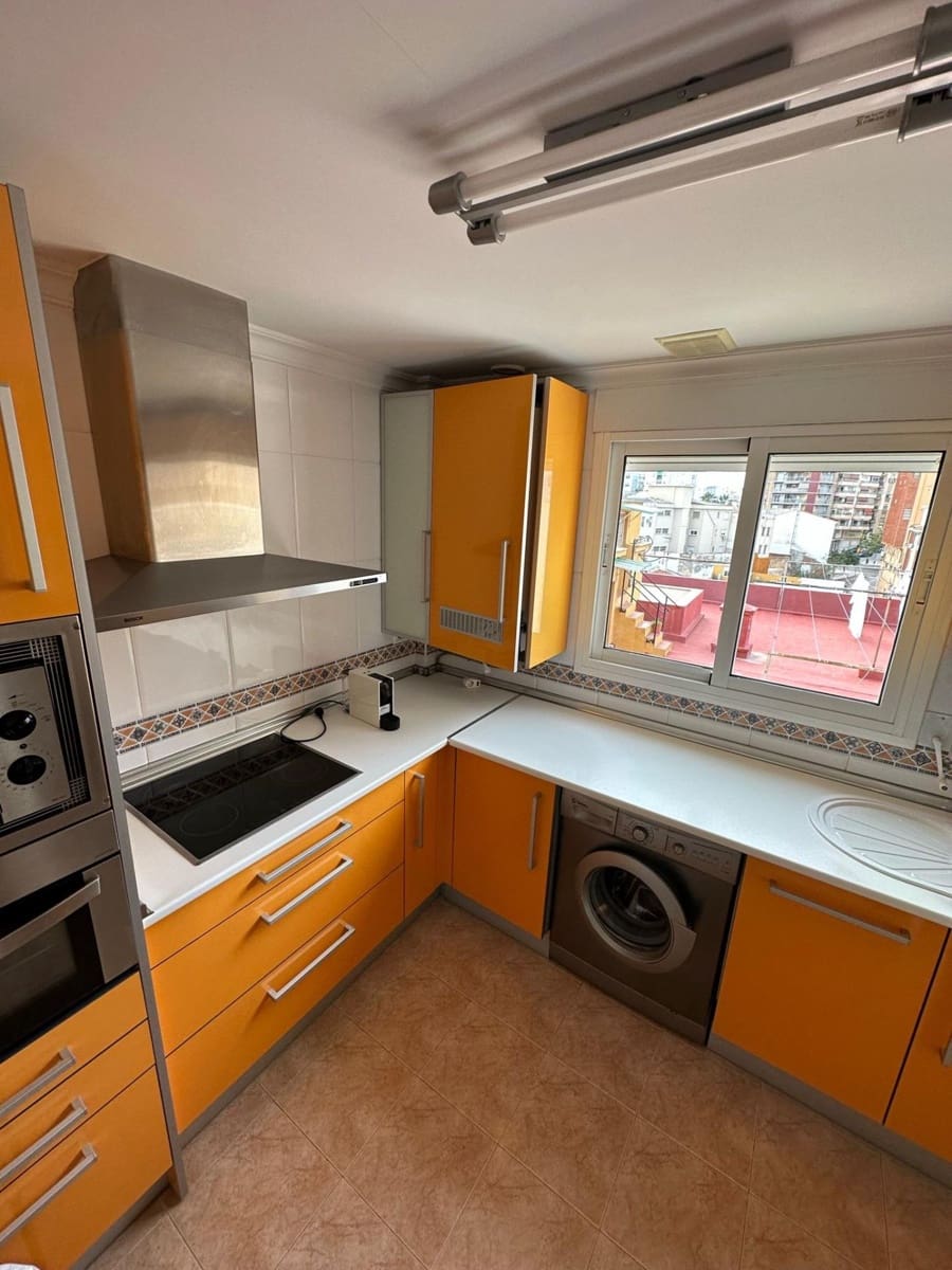 2 soveværelse Penthouse til leje i Malaga by - € 1.250 (Ref: 9625856)