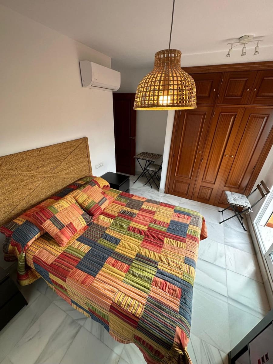 2 soveværelse Penthouse til leje i Malaga by - € 1.250 (Ref: 9625856)
