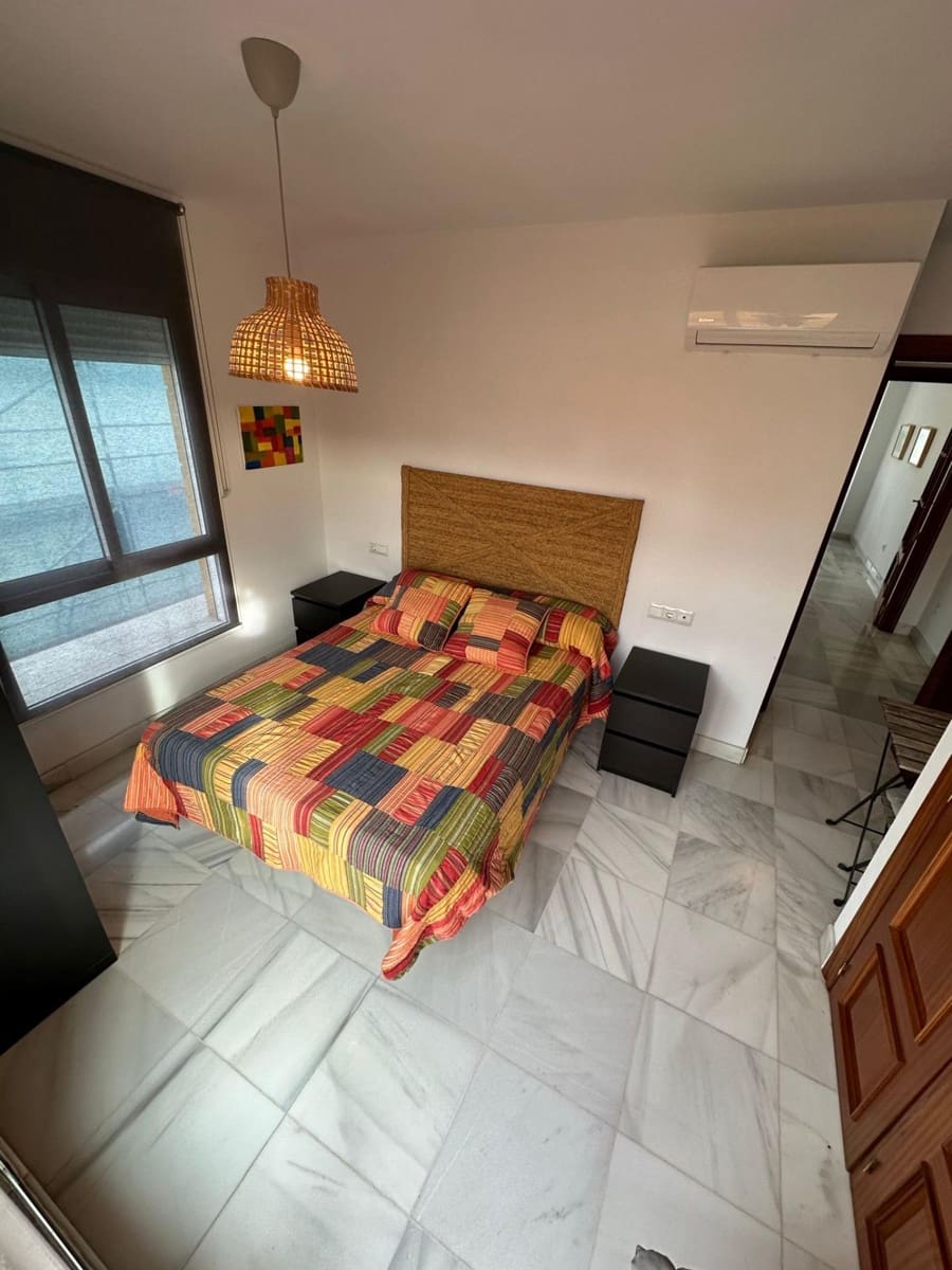 2 soveværelse Penthouse til leje i Malaga by - € 1.250 (Ref: 9625856)