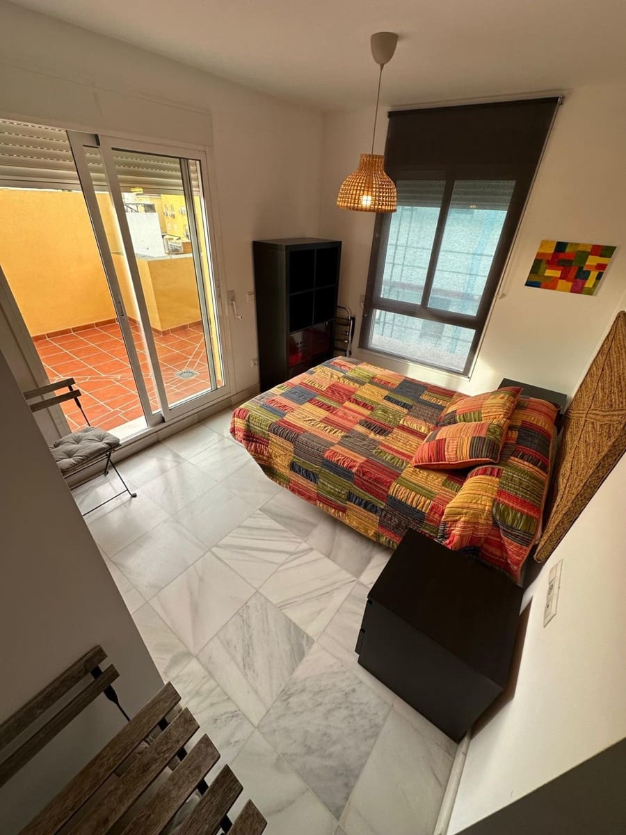 2 soveværelse Penthouse til leje i Malaga by - € 1.250 (Ref: 9625856)