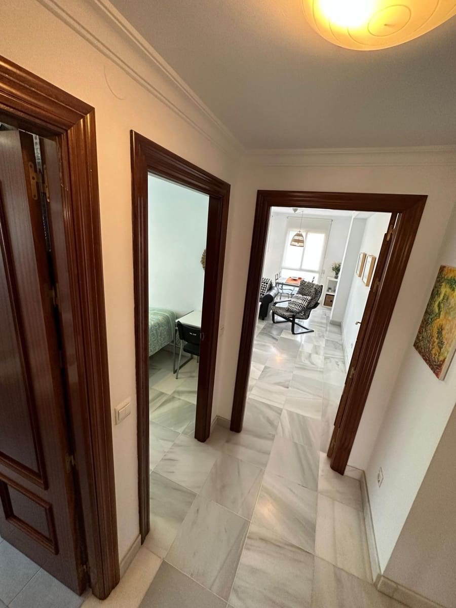 2 soveværelse Penthouse til leje i Malaga by - € 1.250 (Ref: 9625856)