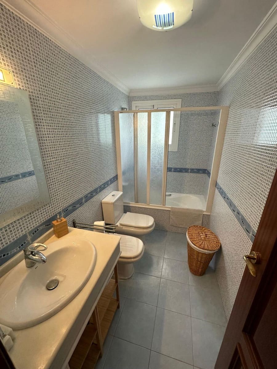 2 soveværelse Penthouse til leje i Malaga by - € 1.250 (Ref: 9625856)