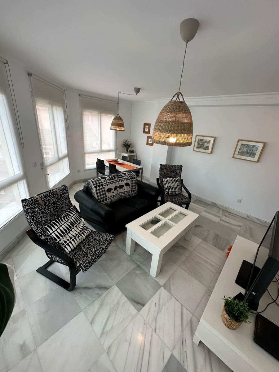 2 soveværelse Penthouse til leje i Malaga by - € 1.250 (Ref: 9625856)