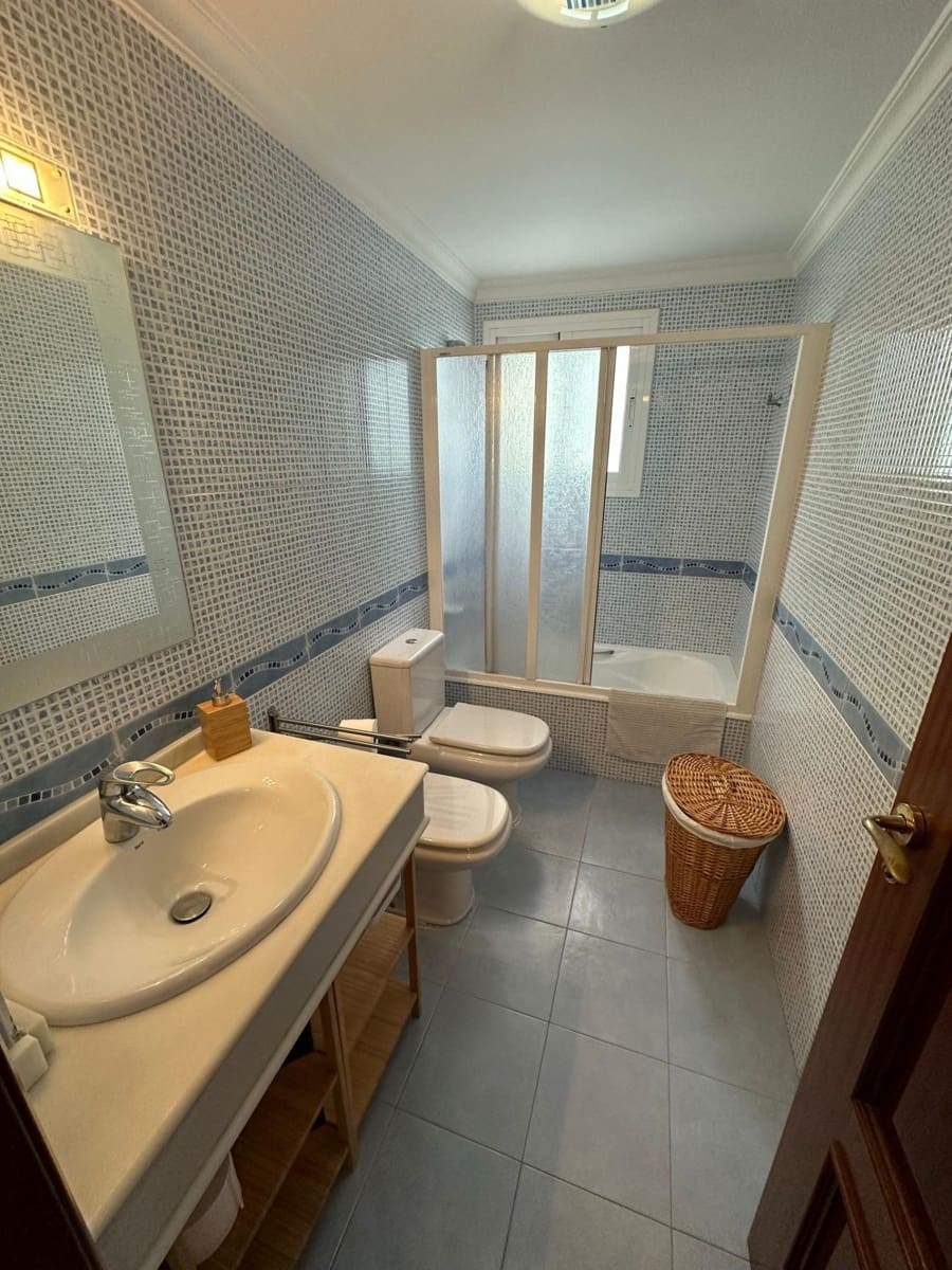 2 soveværelse Penthouse til leje i Malaga by - € 1.250 (Ref: 9625856)