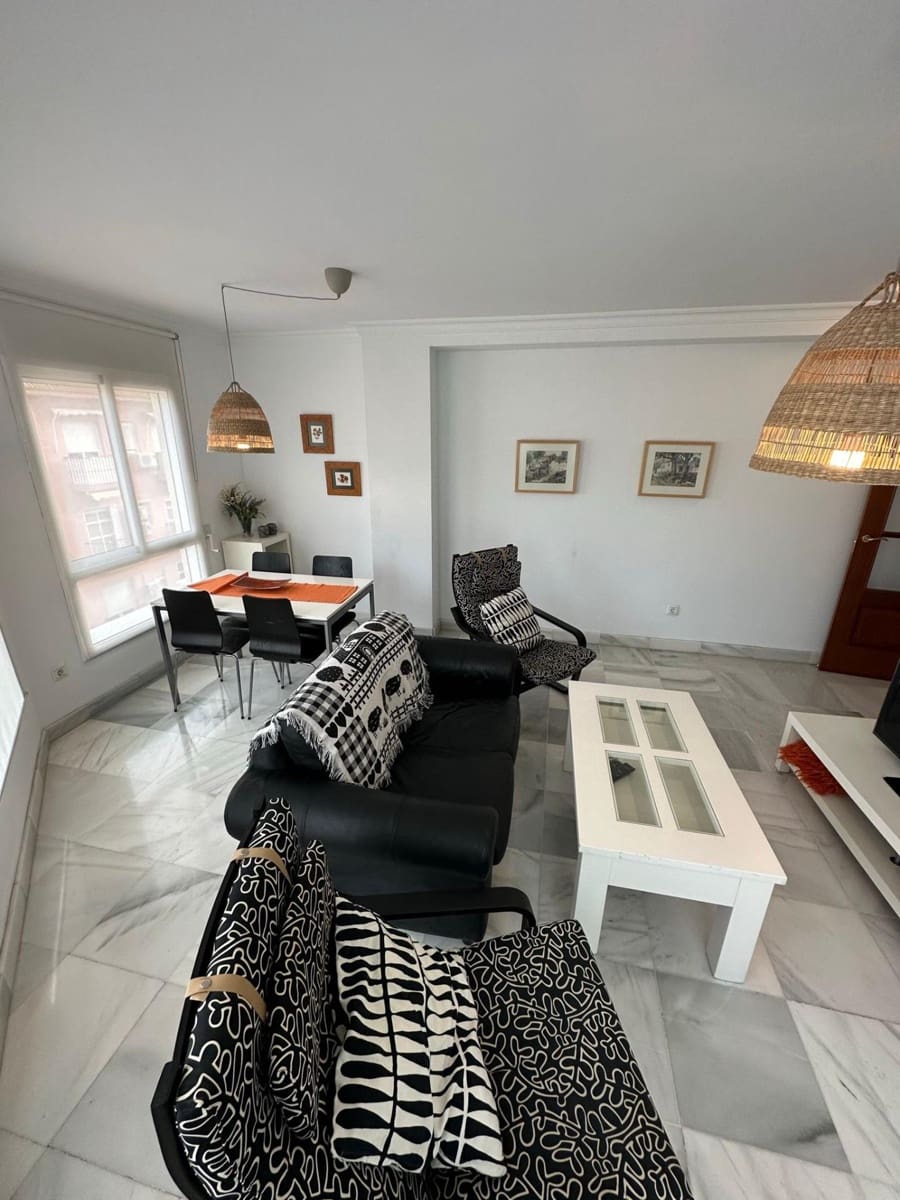 2 soveværelse Penthouse til leje i Malaga by - € 1.250 (Ref: 9625856)