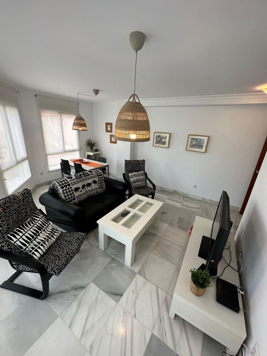 2 soveværelse Penthouse til leje i Malaga by - € 1.250 (Ref: 9625856)