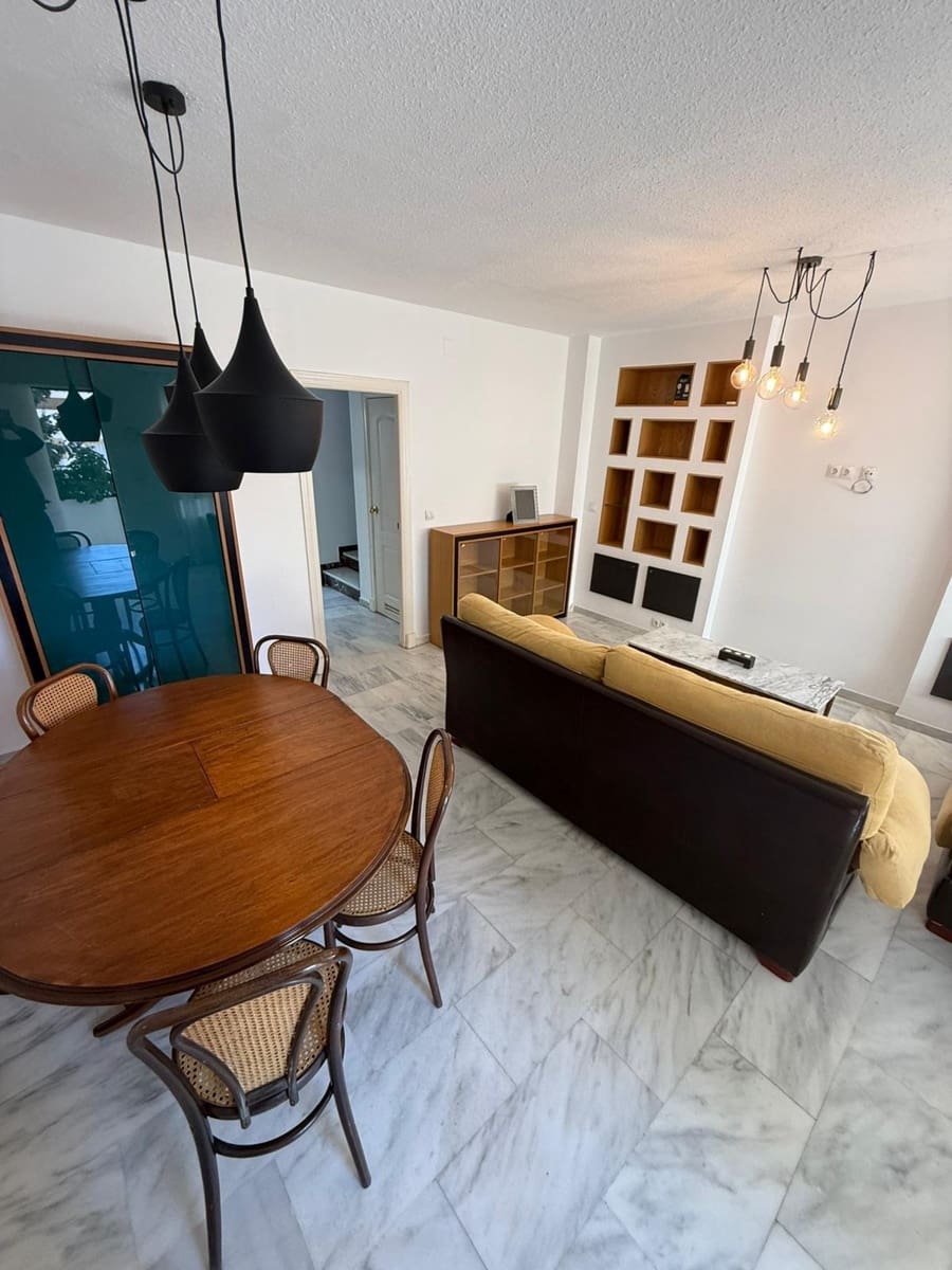 6 makuuhuone Rivitalo vuokrattavana paikassa Malaga kaupunki mukana uima-altaan 
autotalli - 2 000 € (Ref: 9627740)